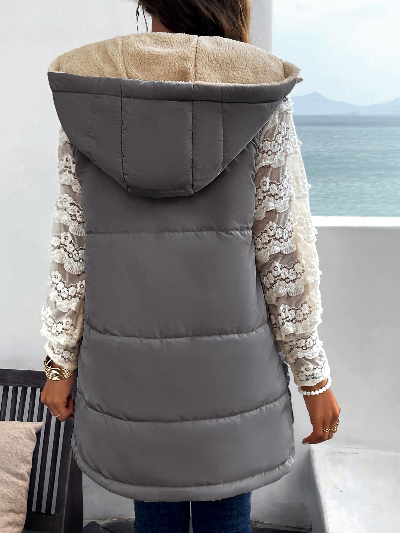 Elegant Puffer Vest with Hood and Sherpa Lining for Cozy Outings